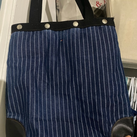 Tommy Hilfiger - Picture 2 of 4